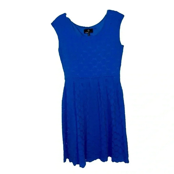 Ronni Nicole size 6 blue lace dress with intricate lace detailing throughout. - Picture 1 of 4